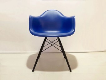 Sedia con braccioli Vitra DAW